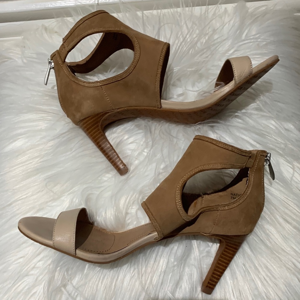 NEW 🔥TAHARI SUEDE LEATHER 🔥HEEL SANDALS - SZ 7  BROWN BEIGE OPEN TOE BACK ZIP
